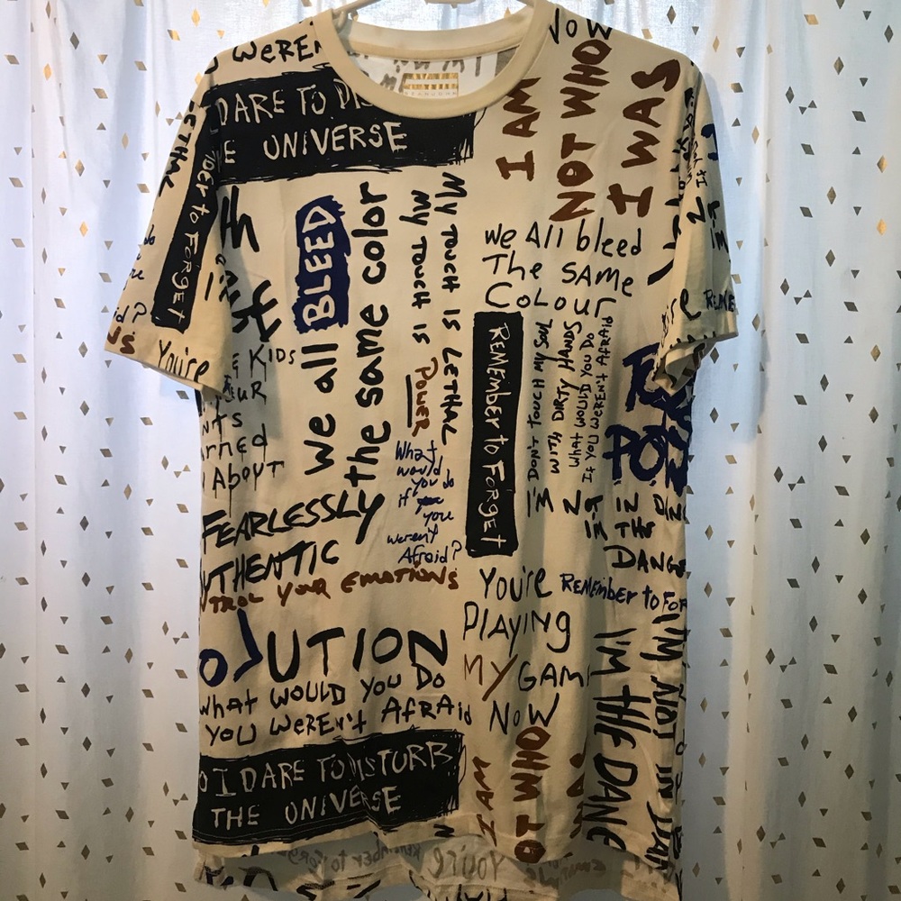 SOLD🖤Sean John men’s medium word graphic t shirt